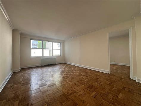 888 8th Ave APT 1B, New York, NY 10019 .